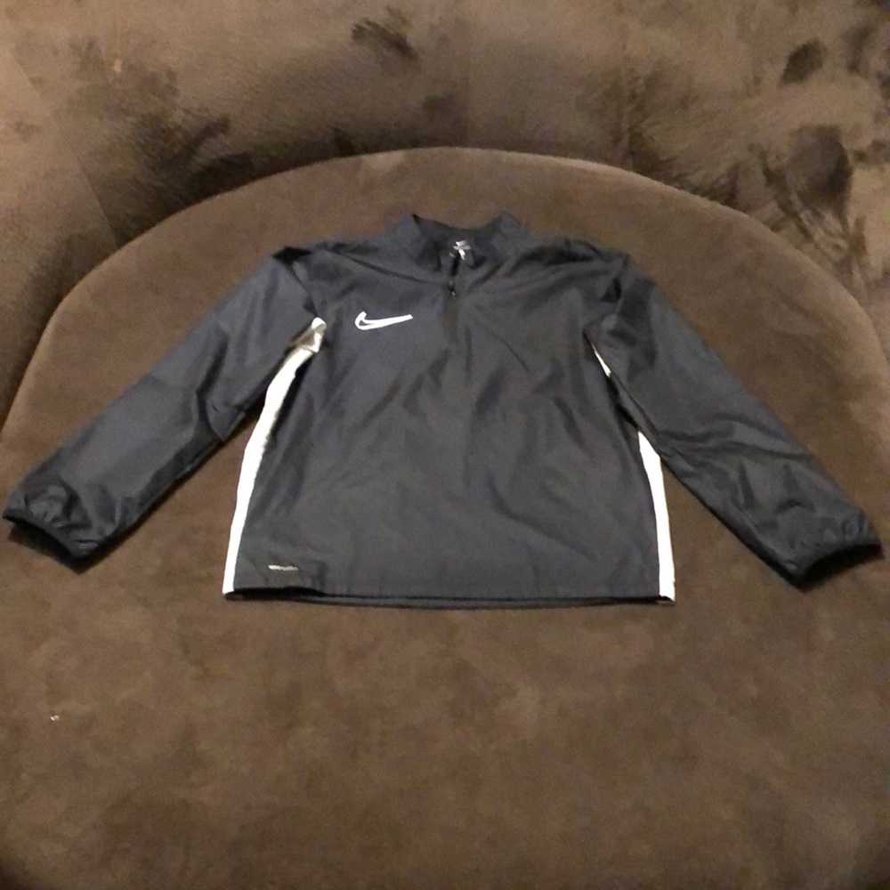 NWOT Nike Youth Shield Jacket. Black/White. Size M